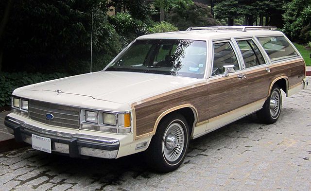 640px-Ford_LTD_Country_Squire_--_05-23-2012_front.JPG